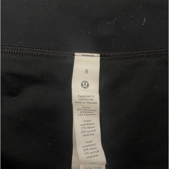*SOLD* Lululemon Black Speed Up Shorts 2.5” Size 8 - Picture 4 of 4